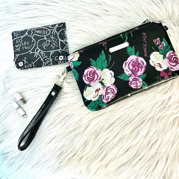 Betsey Johnson NWOT Charging Black Floral Wristlet Clutch - Picture 2 of 15